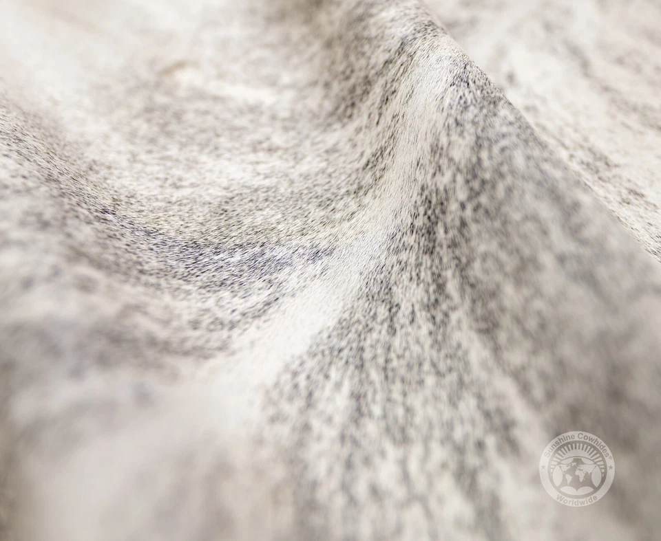 Alfombra de cuero de vaca brasileña real a rayas grises - talla 6 x 6-7' Foto 2 de 4