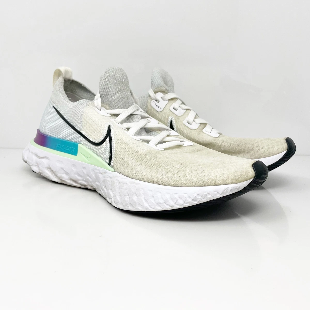 Nike epic react deals flyknit white running shoes