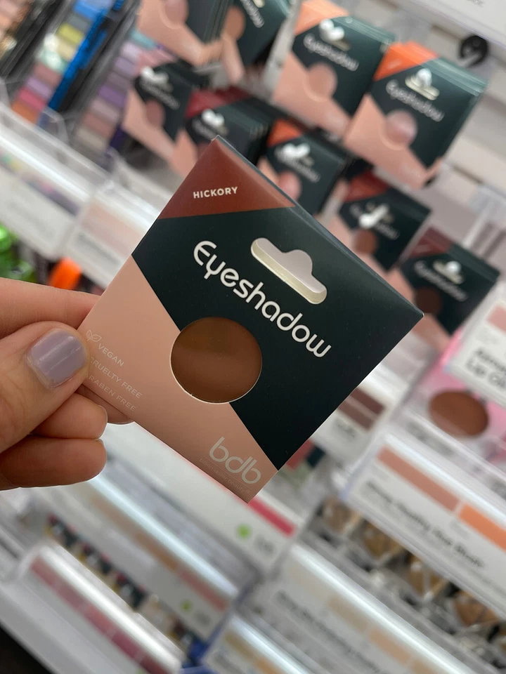 Billion Dollar Beauty 磁性珠光眼影 选择颜色 — 第 3/3 张图片