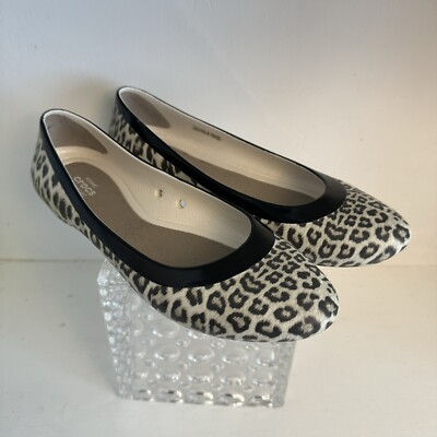 Crocs Women s Size 8 Lina Graphic Print Leopard Pattern Flats