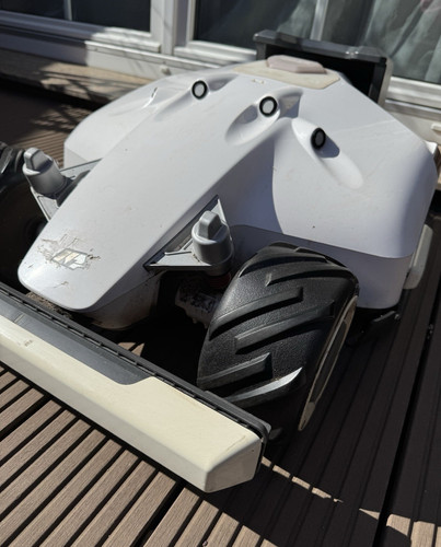 Mammotion Luba 1 AWD 5000 Allrad Mähroboter + Garage -Top Zustand