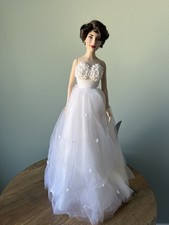 Franklin Mint Elizabeth Taylor Portrait 16  Doll White Pearl Tulle Gown EUC