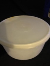 Tupperware Vintage 256-1 Large Storage/Cake -Container w/Seal Lid 224-9