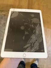iPad 5th Gen 32gb WiFi Cracked Screen A1822 Some Scratching But Works