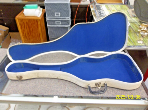 NO NAME Kay? Harmony? Danelectro? Vintage electric guitar case white/blue