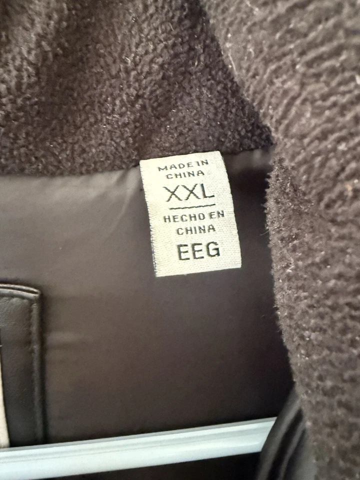 Levi's Men's Puffer Jacket Black Faux Leather Pattern Size XXL White/Red Label - Image 4 of 4