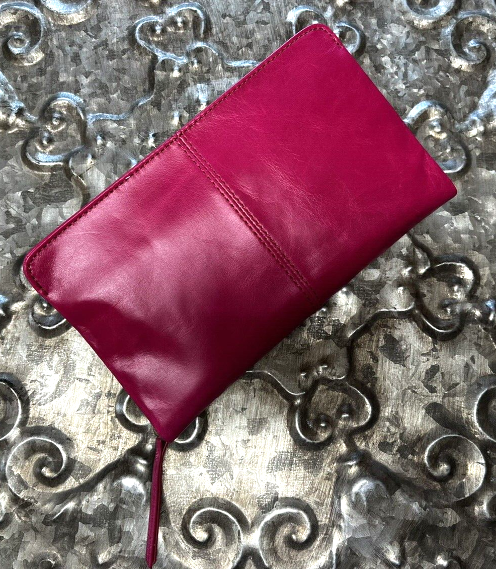 HOBO INTERNATIONAL~EVOLVE~Vintage Leather Bi-Fold ZIP Clutch
