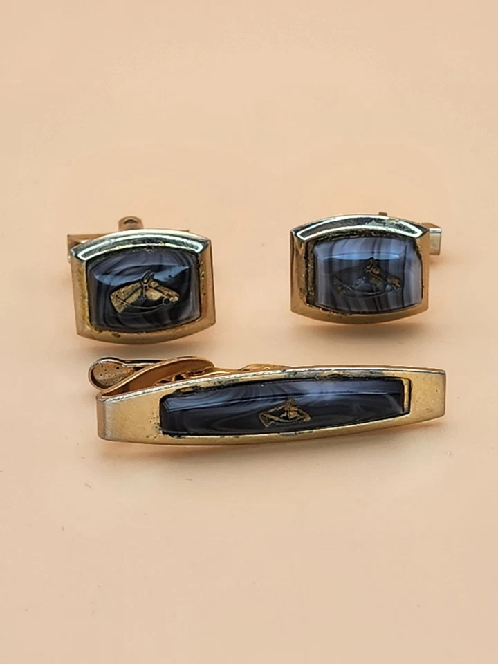 Juego de clip/barra y gemelos de corbata de placa de oro de 10 k de 74 años de antigüedad caballo arte ecuestre vidrio Foto 2 de 4