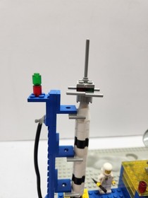 Lego Classic Space 483 Alpha 1 Rocket Base - 100% Complete w/ Manual & Minifigs