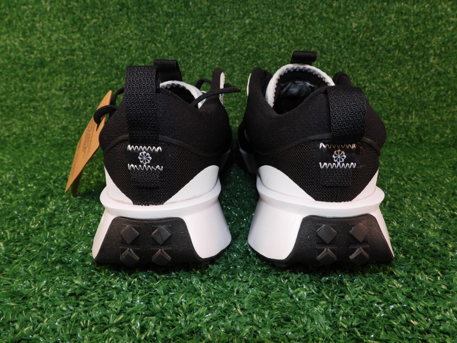 NIKE Air Diamond Varsity Turf Men's 9.5 Black White Baseball Shoes DZ0502-004 thumbnail 7