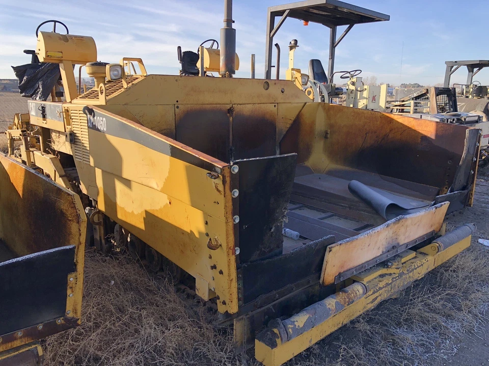 CATERPILLAR AP-1050 ASPHALT PAVER