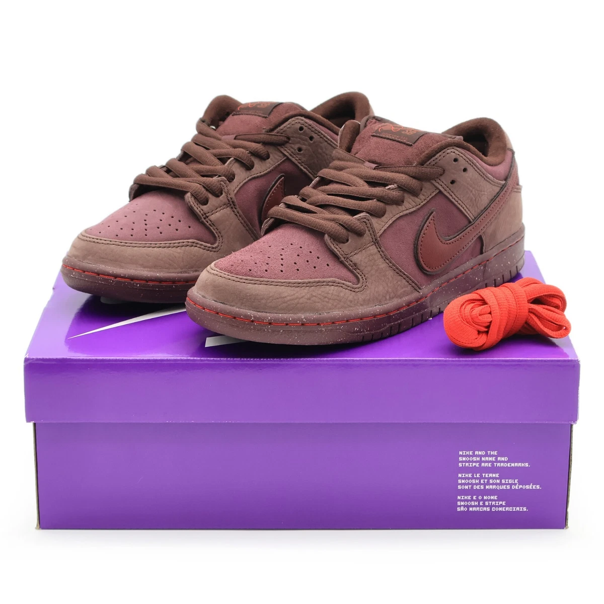 Preços baixos em Nike Dunk Premium SB Low City of Love Collection