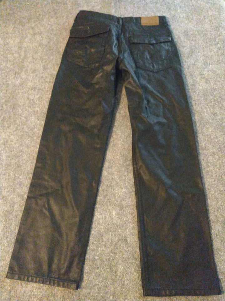 Pantalones de mezclilla negros brillantes de pierna ancha Sean John para niños talla 16 Foto 2 de 4