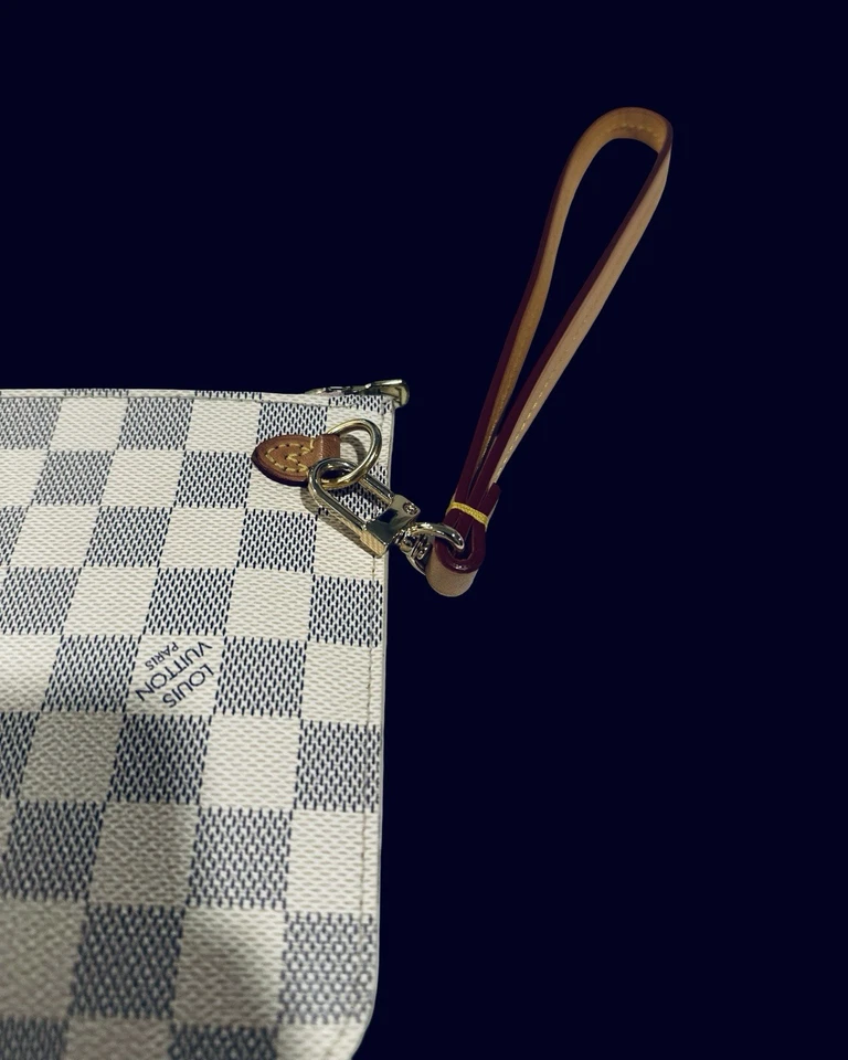 Auténtica muñeca bailarina Louis Vuitton Damier rosa azul Foto 3 de 4