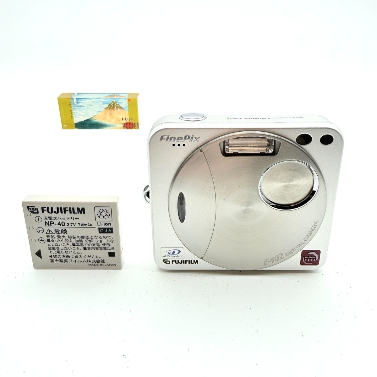 FUJIFILM FinePix F402 コンパクトデジタルカメラ Fujifilm FinePix F402 2.4MP Super CCD Fujinon 39mm Fixed xD Slim
