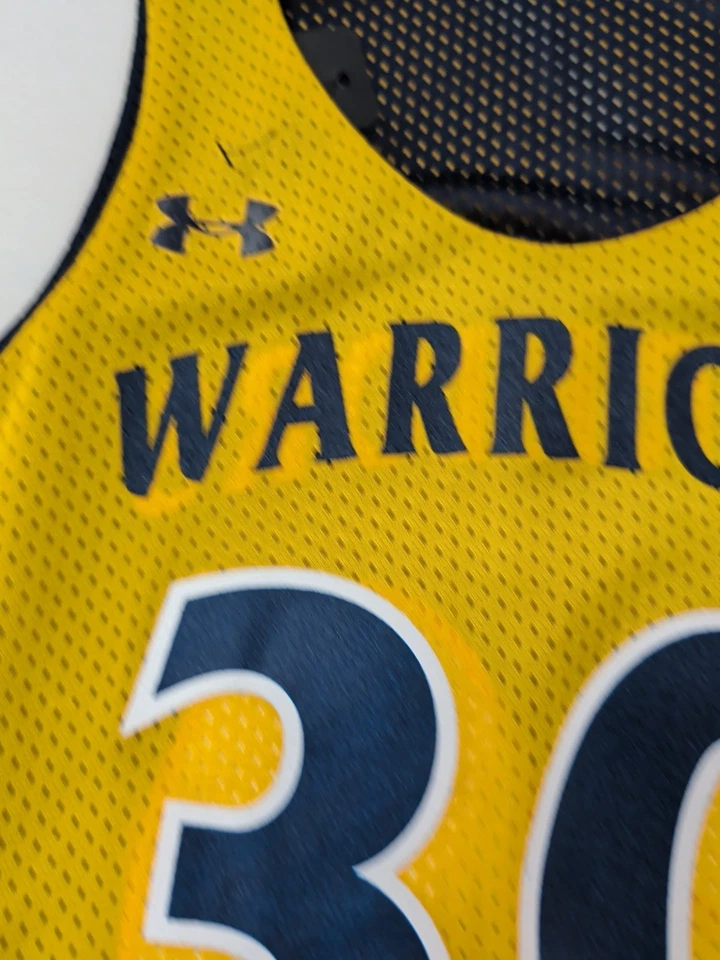 Camiseta deportiva juvenil grande Under Armor Golden State Warriors Curry doble cara Foto 3 de 4