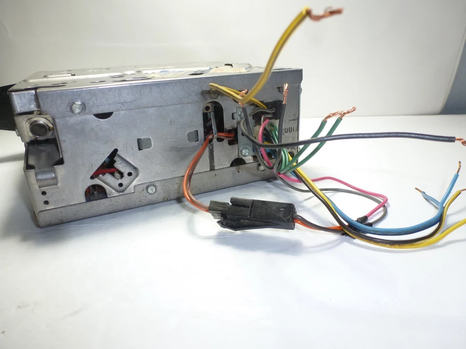 Vintage DELCO Car Radio AM / FM Stereo Cassette UM-6 16025016. - Image 3 of 4