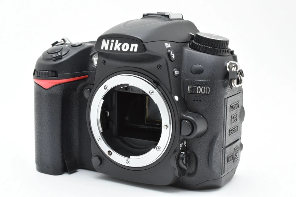 [Near Mint] Nikon D7000 16.2MP Digital SLR Camera Body Shutter Count: 25064 - Image 2 of 4