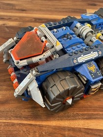 LEGO 70322 Axl's Tower Carrier NEXO KNIGHTS InComplete??