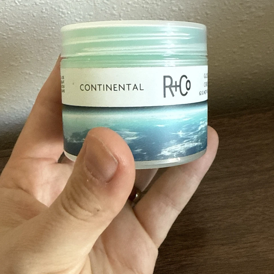 Cera brillante R+Co Continental 2,2 oz Foto 4 de 4