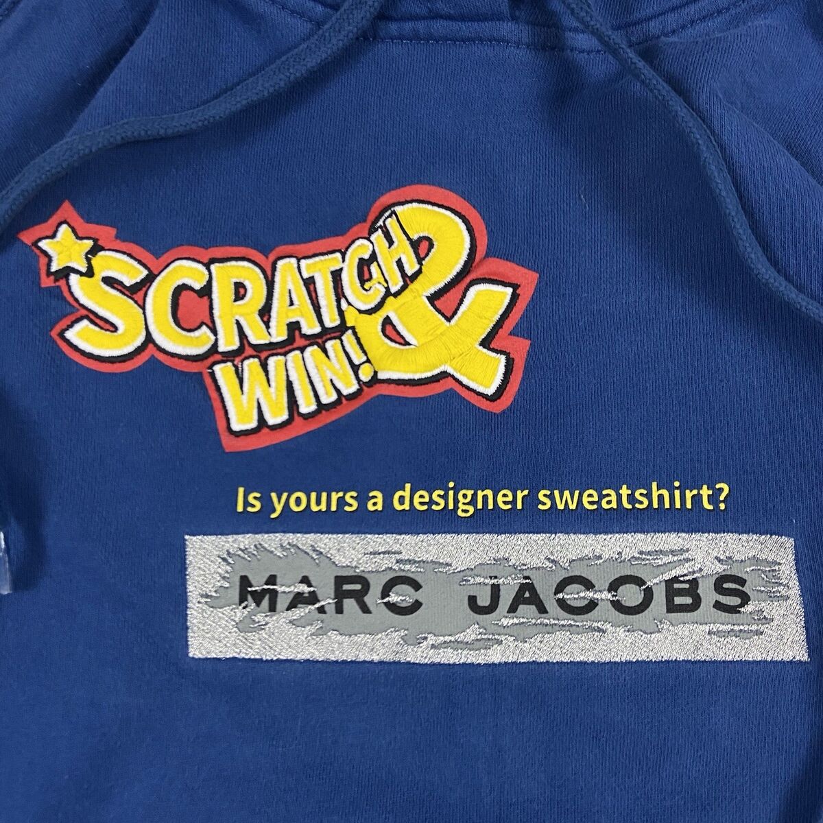 Marc Jacobs X идея лотереи царапин и выиграть толстовка с Marc Jacobs X идея лотереи царапин и выиграть толстовка с