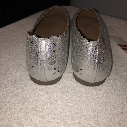 Union Bay Silver Laser Cut Faux Leather Ballet Flats Size 8 NWT - Picture 4 of 7