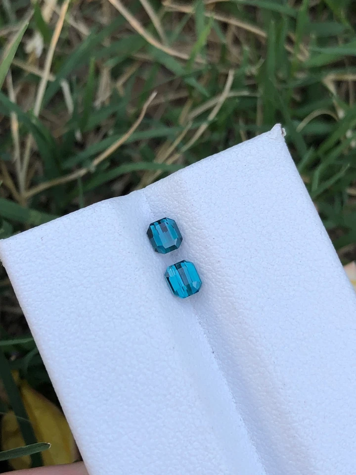 天然 Indicolite 蓝色碧玺一对,翡翠切割,手工刻面 — 第 3/4 张图片