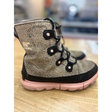 Sorel Youth commander snow boots Size 8 NWT