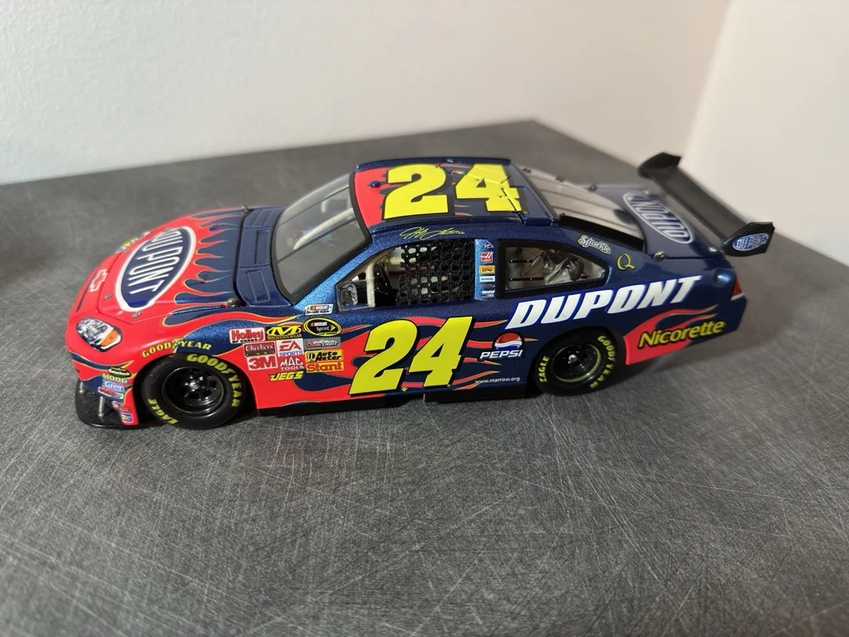 Modellino diecast NASCAR di JEFF GORDON, scala 1:24. - Immagine 2 di 4