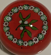 Perthshire  Christmas Mistletoe Sprig Berries Garland Paperweight