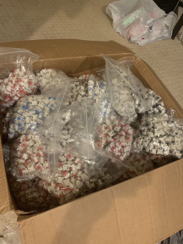 Upgrade your keyboard with 120x Gateron Clear switches for smooth performance