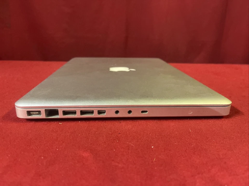 Apple MacBook 2008 Core 2 Duo 2.4GHz, 8GB DDR3 250GB HD Catalina PARTS COMPLETE - Image 4 of 4