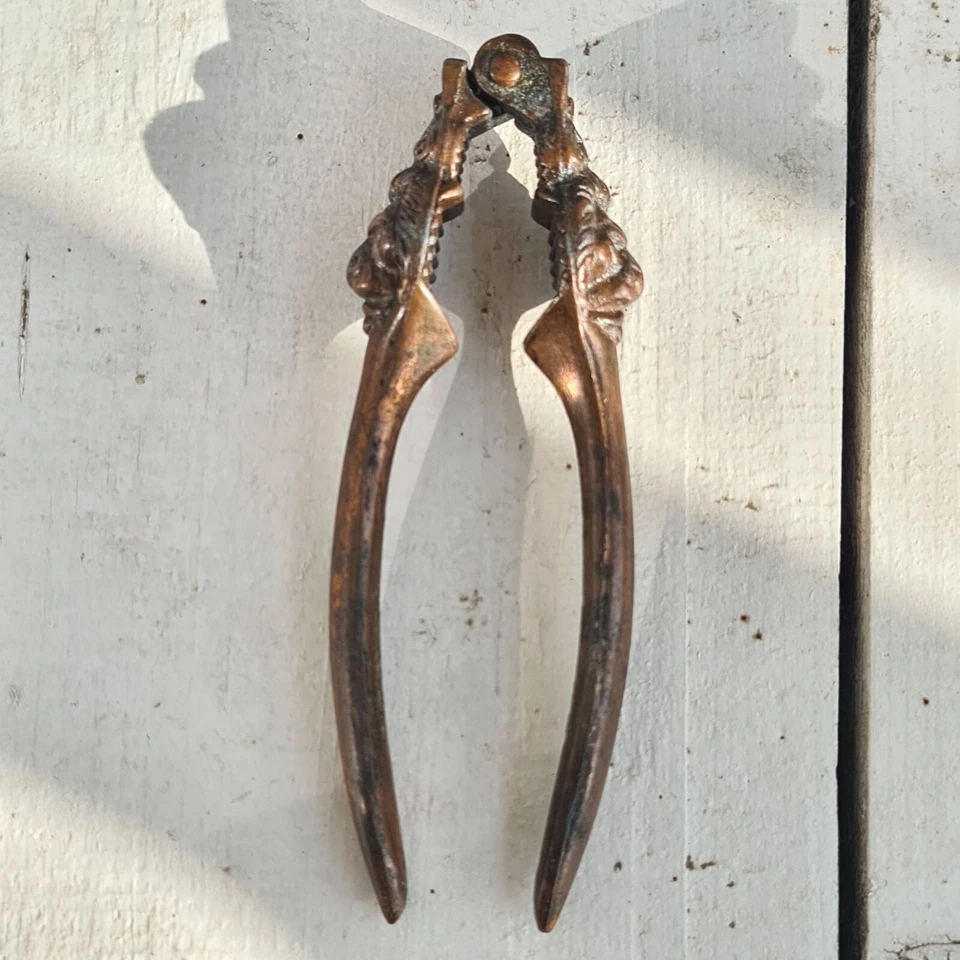 Rare Old bronze cracker with lion heads - Image 4 of 4