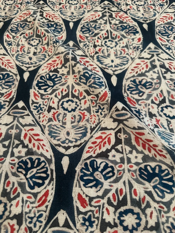 Tela Designers Guild "Machu Rouge" 3 yardas - color - rojo/blanco/azul Foto 3 de 4