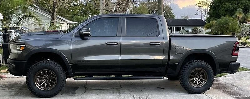 Kit de nivelamento ReadyLIFT 66-19150 1,5" com braços tubulares para 19-25 Ram 1500 com Air Su - Imagem 4 de 4