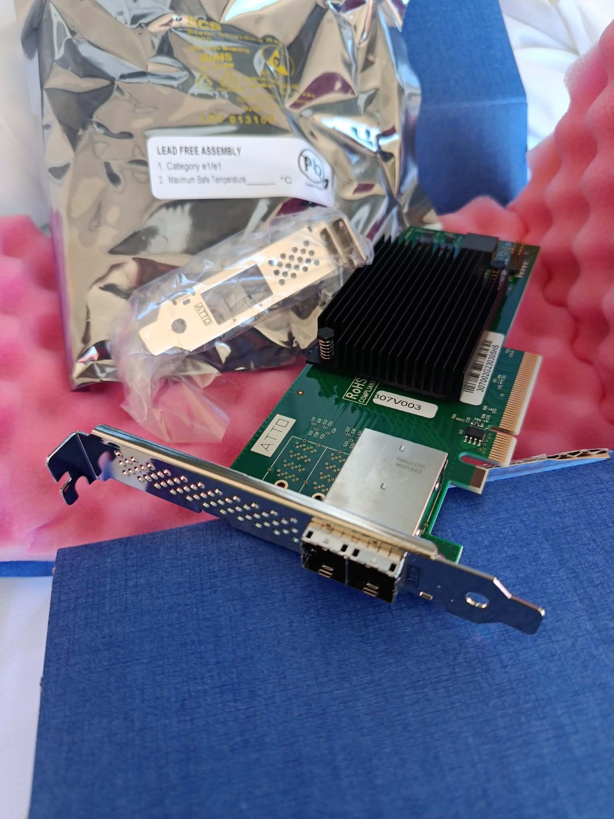 Carte ExpressSAS 8Gb/s PCIe ATTO 307V003 contrôleur de stockage HBA pour serveur