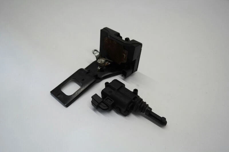 Actuador de bloqueo de tapa de maletero Mercury Mariner 2009  Foto 3 de 4