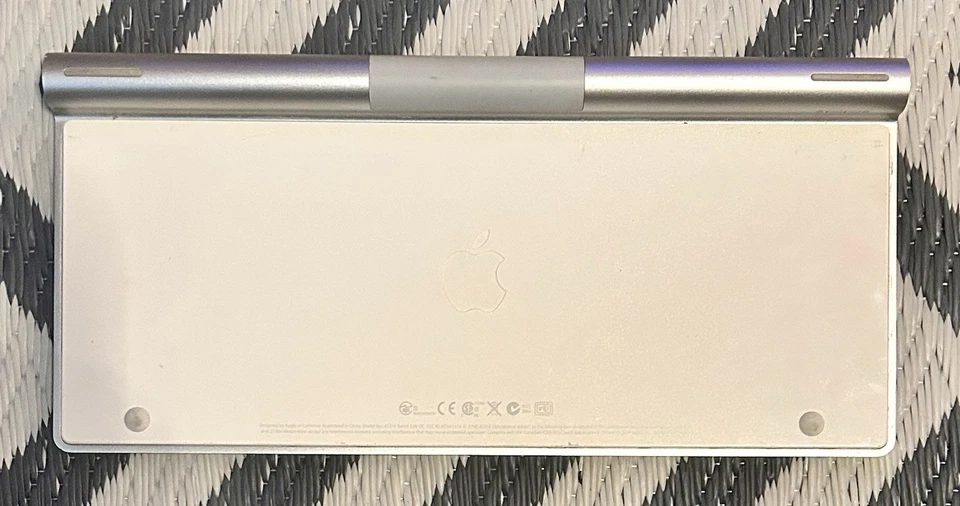 Apple Magic Keyboard A1314 | QWERTY | Bluetooth | White | Wireless | Good - Image 2 of 3