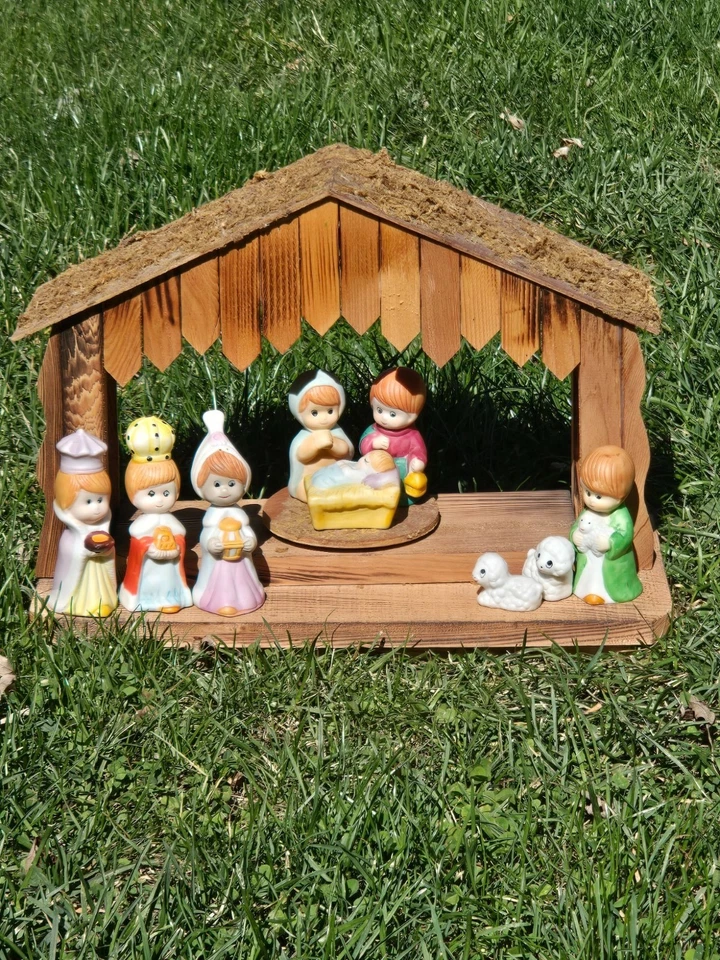 House Of Lloyd Musical Nativity 10 Piece Plays Silent Night Vintage Christmas - Image 3 of 4