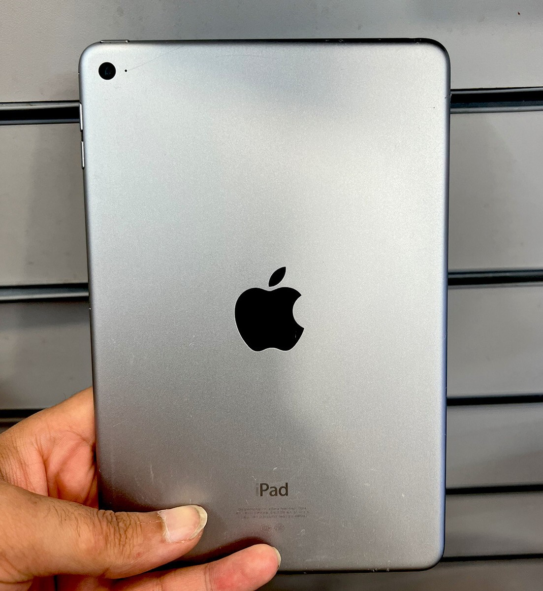 iPad mini4 silver A1538 WI-FI 16GB バッテリー100％