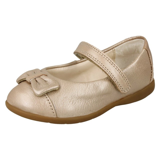 baby girl first walking shoes clarks