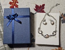 Vintage Bracelet and Earring Set -NEW Without Tags- (D)