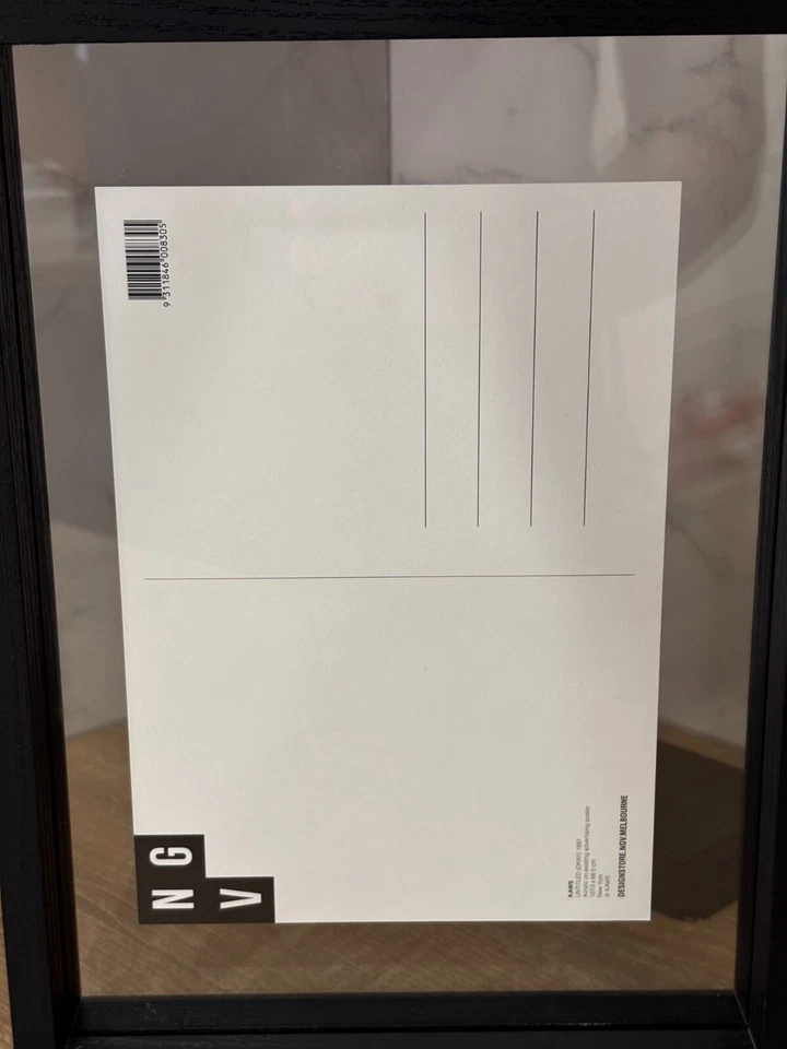 Tarjetas postales con fotos enmarcadas de Kaws Foto 4 de 4