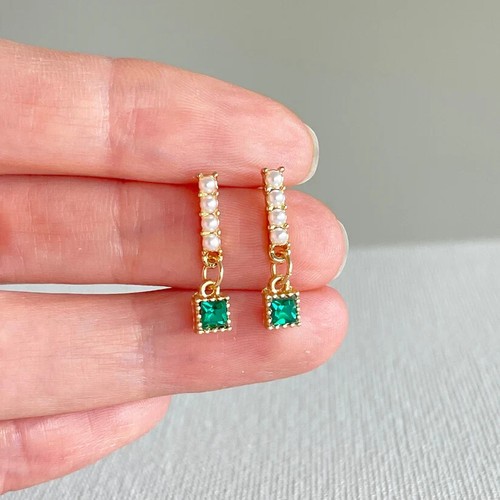 Vintage Dainty Pearls Emerald Sterling Silver Claw Post Dangle Stud Earrings - Picture 2 of 4