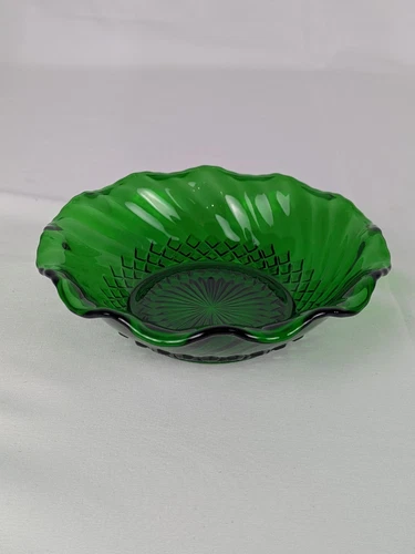 VINTAGE ANCHOR HOCKING FIRE KING EMERALD GREEN BOWL FLUTED SWIRL DIAMOND 1960