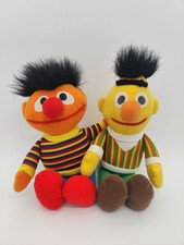 Ernie und Bert Pl&uuml;schfiguren - Sesamstra&szlig;e - Pl&uuml;sch - ca. 26 und 28 cm - Duo