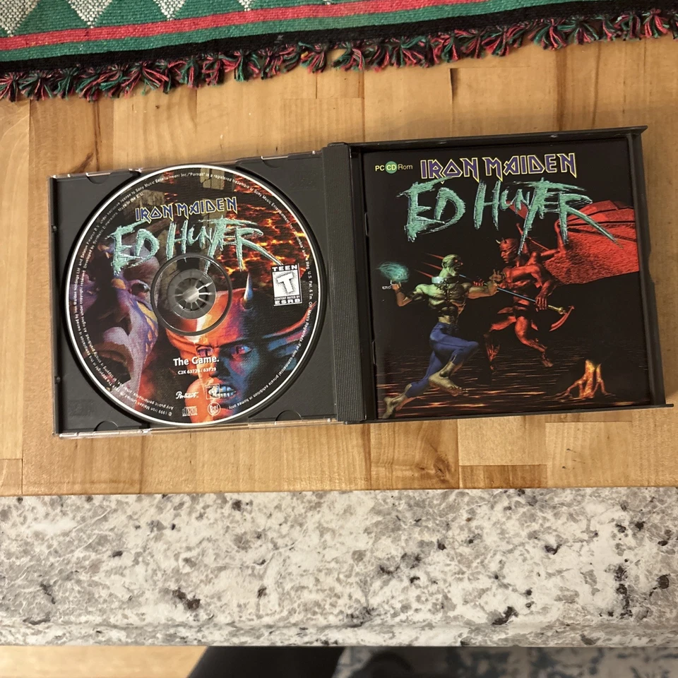 Iron Maiden Ed Hunter 3 Disc Set Music / PC Game 1999 Foto 3 de 4