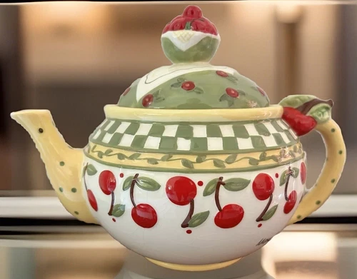 Vintage Mary Engelbreit Cherries Jubilee Yellow Teapot Enesco 1998 6.5"x9.5”🍒