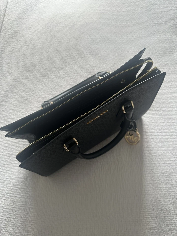 Michael Kors Sheila Medium Logo Satchel – Black Monogram, detachable strap., photo 2 of 5