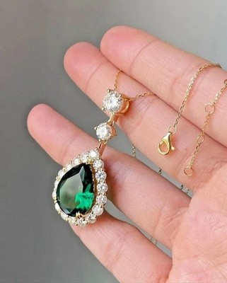 2 Ct Pear Cut Simulated Emerald Women's Clover Pendant 14k Yellow Gold Plated